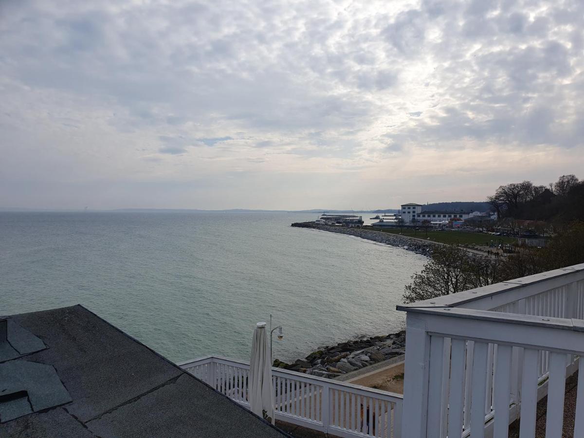 Faehrblick - Pension Direkt Am Wasser Sassnitz Exterior photo