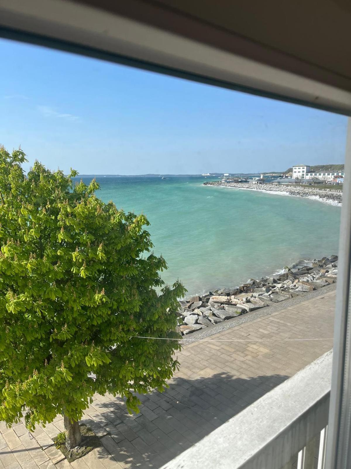 Faehrblick - Pension Direkt Am Wasser Sassnitz Exterior photo