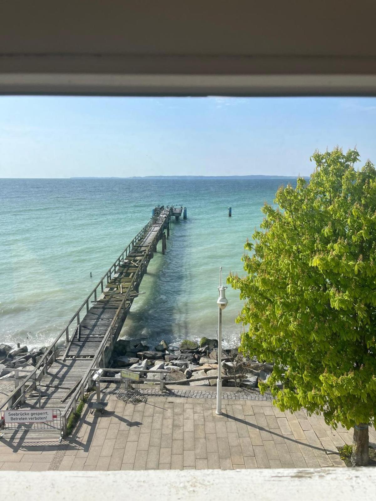 Faehrblick - Pension Direkt Am Wasser Sassnitz Exterior photo