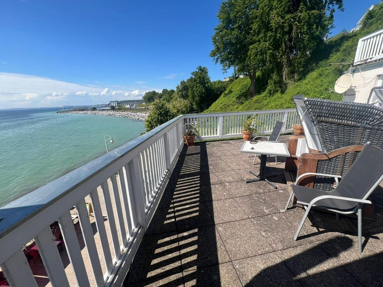 Faehrblick - Pension Direkt Am Wasser Sassnitz Exterior photo