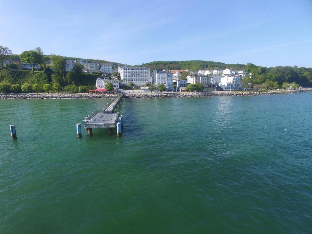 Faehrblick - Pension Direkt Am Wasser Sassnitz Exterior photo