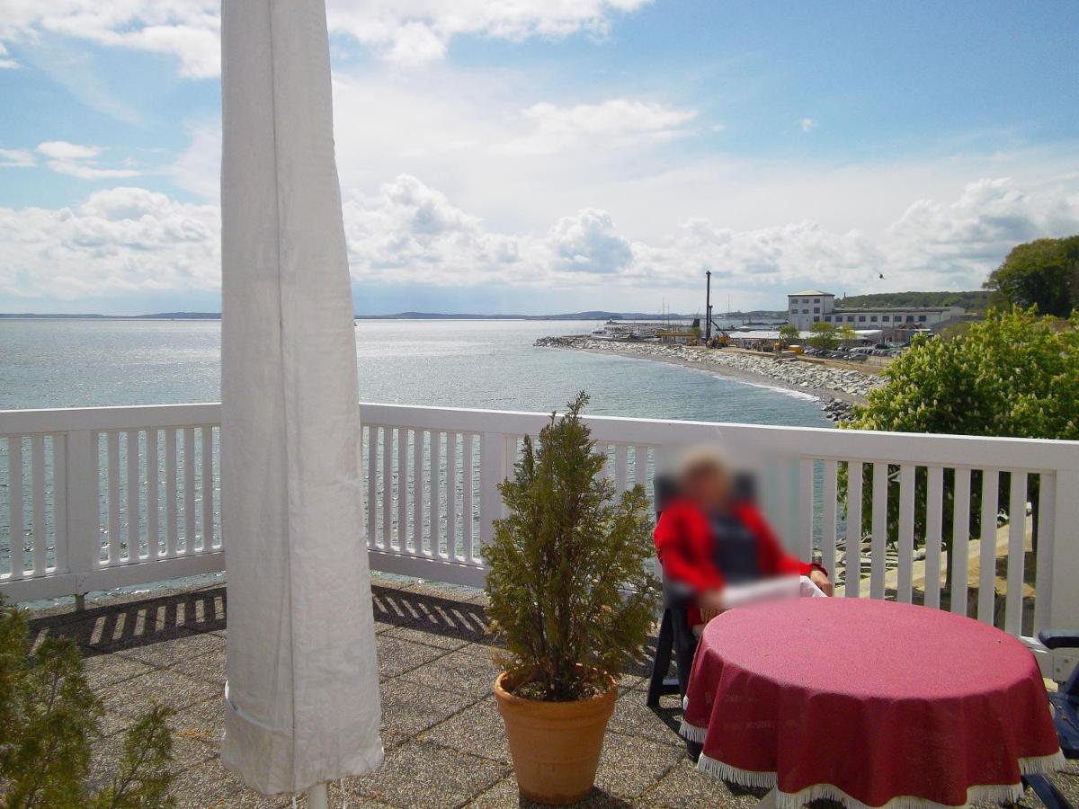 Faehrblick - Pension Direkt Am Wasser Sassnitz Exterior photo