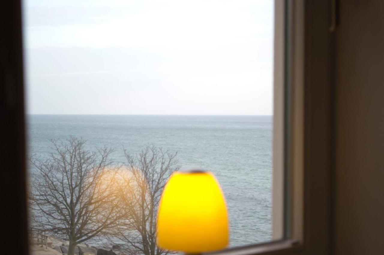 Faehrblick - Pension Direkt Am Wasser Sassnitz Exterior photo