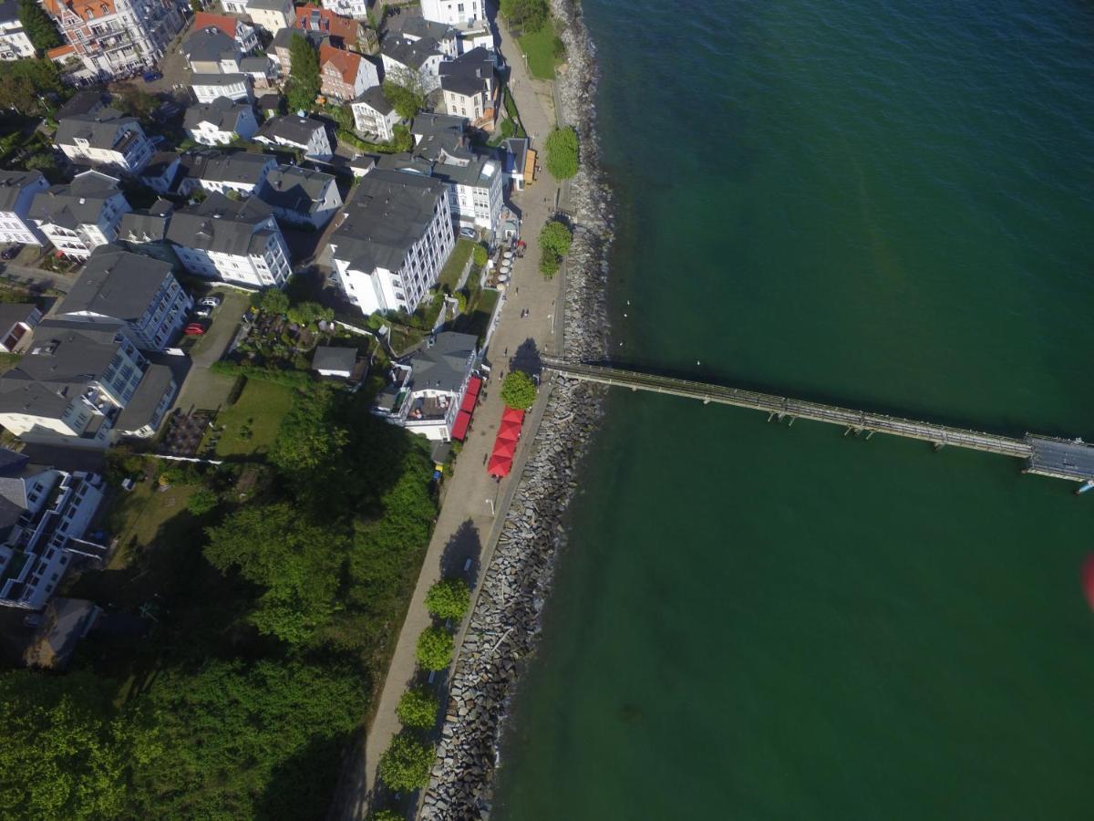 Faehrblick - Pension Direkt Am Wasser Sassnitz Exterior photo