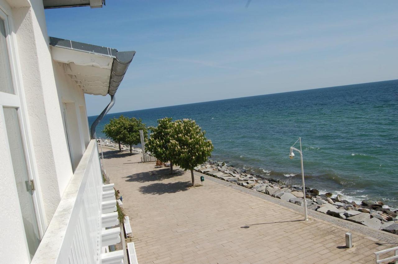 Faehrblick - Pension Direkt Am Wasser Sassnitz Exterior photo